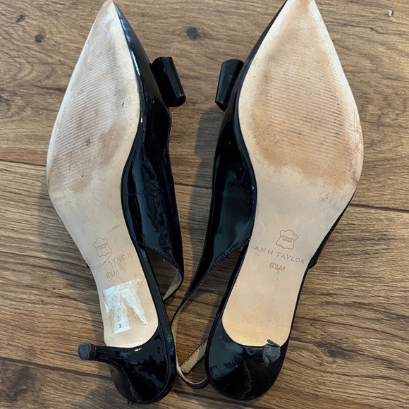 Ann Taylor Black Patent Bow Slingback Heels - Picture 4 of 5